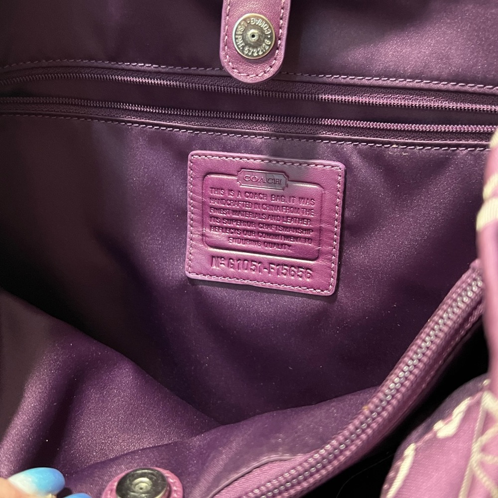 COACH Stage Coach Handbag, Beautiful condition, Purple inside, lots of pockets - Picture 6 of 14